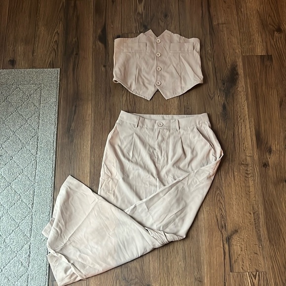 size large tan pants and strapless button down top set - Picture 1 of 6
